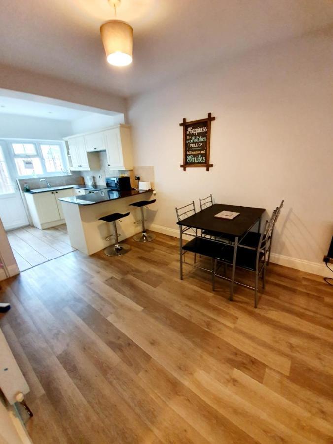 Beautiful 3 Bedroom House At The Sea Front - Amazing Location Southend-on-Sea Bagian luar foto